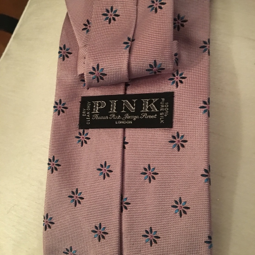 Thomas Pink 100% silk tie